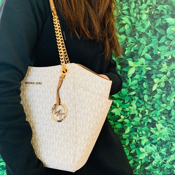 Michael Kors PVC/SAFFIANO LEATHER LARGE CHAIN TOTE - Picture 4 of 8